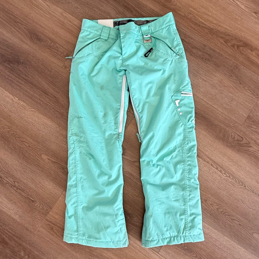 Mint Oakley Snowboard/Ski Pants